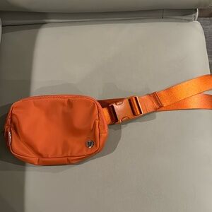 Lululemon everywhere belt bag